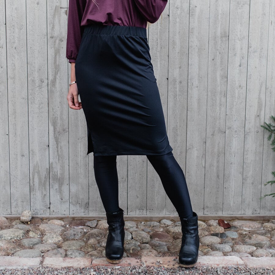 Scarlet short skirt - black  