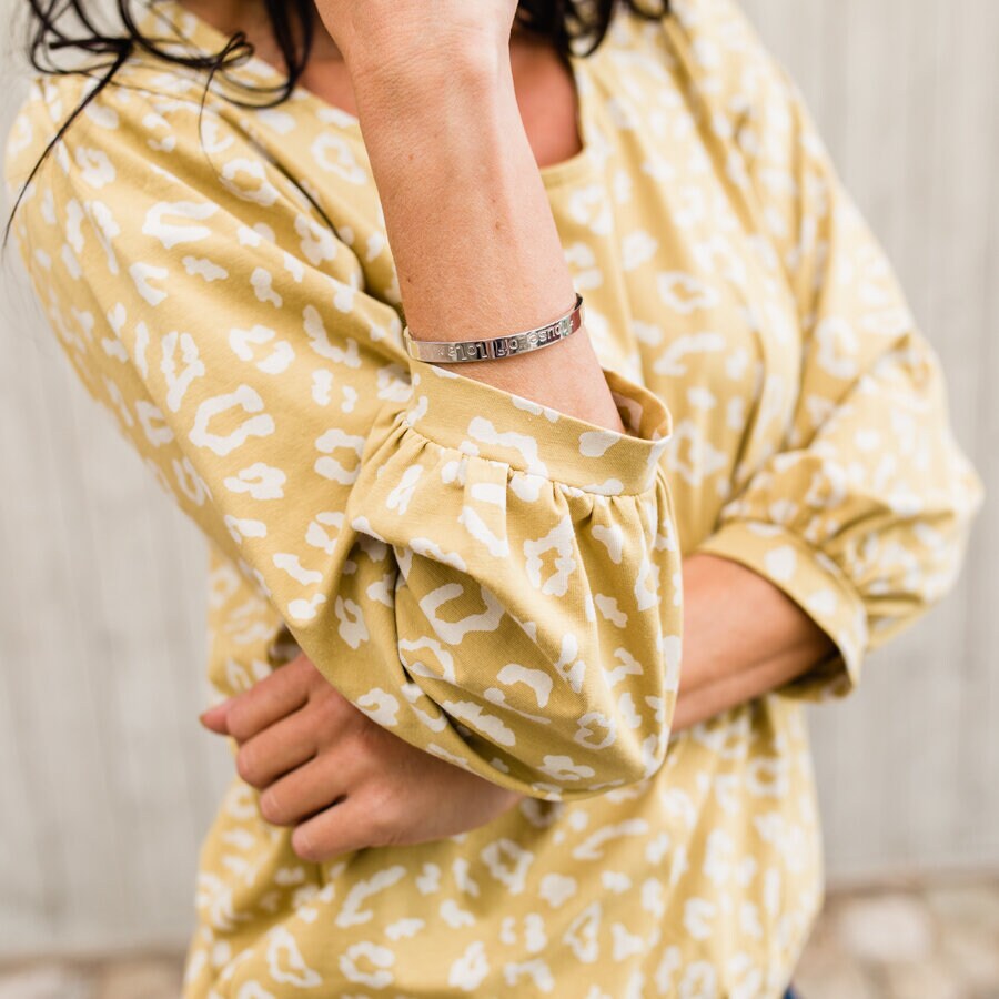 Episode top - small trace iris yellow