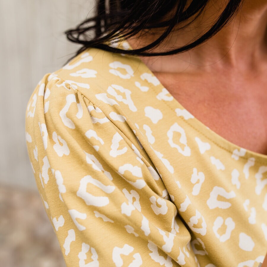 Episode top - small trace iris yellow