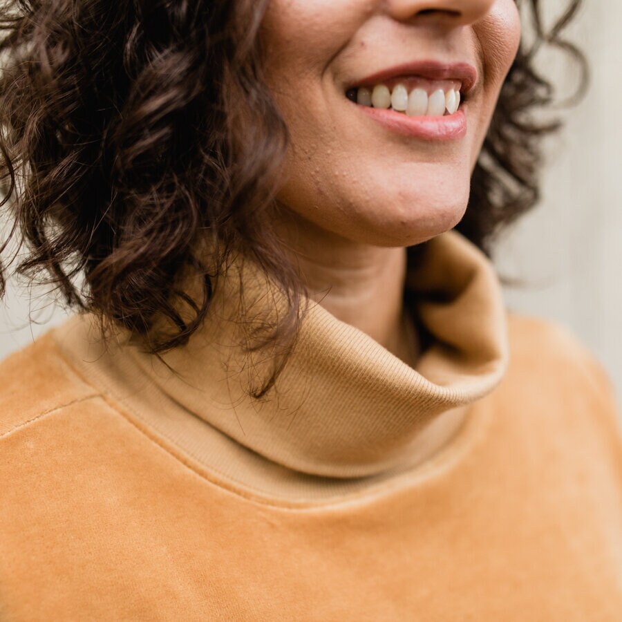 Mimmi velour sweater - soft caramel