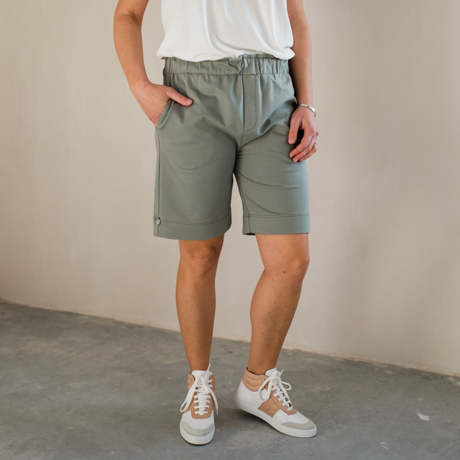 Silver shorts - petal green